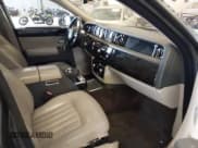 ✅ 2005 Rolls-Royce Phantom • VIN: SCA1S68495UX07744 • Lot: 42914360. Wystawiony na IAAI z przebiegiem 39 607 mil. Bezpłatny archiwum sprzedaży aukcyjnych z USA i szczegółowy raport historii pojazdu na DreamBid. Zdjęcie 5.