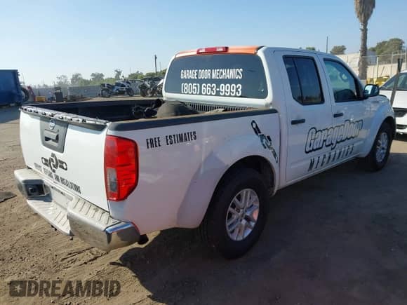 2014 Nissan Frontier Desert Runner z VIN 1N6AD0ER9EN763755, wystawiony jako IAAI lot #43352830 z przebiegiem 221 936 mil mil oraz . Historia ofert i sprzedaży dostępna na DreamBid. Obrazek 4.
