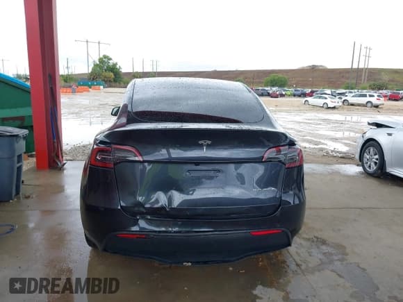 ✅ 2024 Tesla Model Y Long Range • VIN: 7SAYGAEE3RF039918 • Lot: 42245381. Wystawiony na IAAI z przebiegiem 23 888 mil. Bezpłatny archiwum sprzedaży aukcyjnych z USA i szczegółowy raport historii pojazdu na DreamBid. Zdjęcie 6.