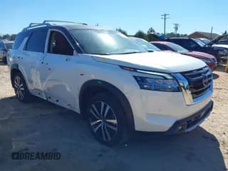 ✅ 2024 Nissan Pathfinder Platinum • VIN: 5N1DR3DG3RC209787 • Lot: 41765066. Wystawiony na IAAI z przebiegiem 35 987 mil. Bezpłatny archiwum sprzedaży aukcyjnych z USA i szczegółowy raport historii pojazdu na DreamBid. Zdjęcie 1.