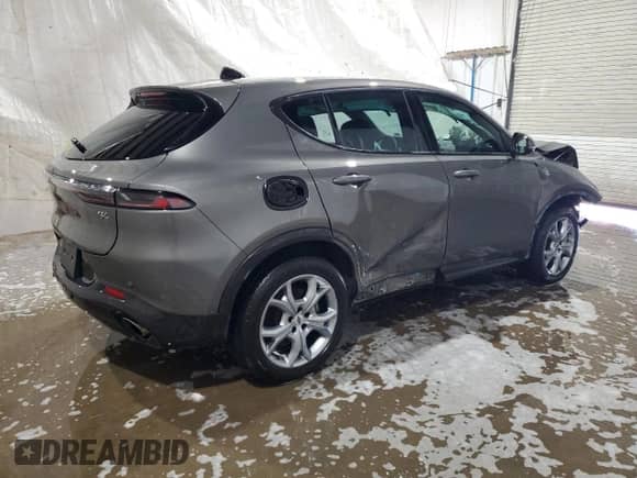 2024 Dodge Hornet R/T z VIN ZACPDFCWXR3A32989, wystawiony jako Copart lot #60860585 z przebiegiem 22 837 mil mil oraz Czysty tytuł • Clean title. Historia ofert i sprzedaży dostępna na DreamBid. Obrazek 3.