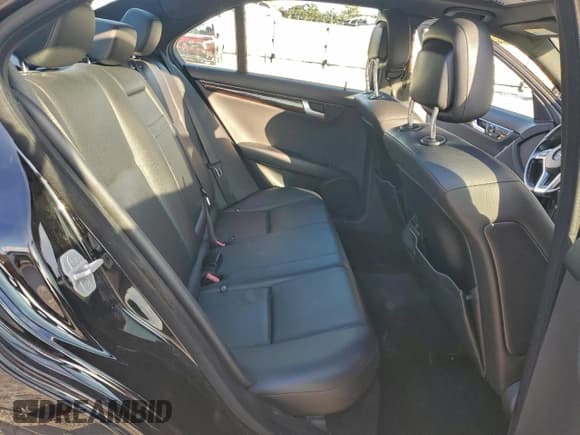 ✅ 2014 Mercedes-Benz C 250 Sport • VIN: WDDGF4HB0EA938226 • Lot: 94472715. Wystawiony na Copart z przebiegiem 290 466 mil. Bezpłatny archiwum sprzedaży aukcyjnych z USA i szczegółowy raport historii pojazdu na DreamBid. Zdjęcie 10.