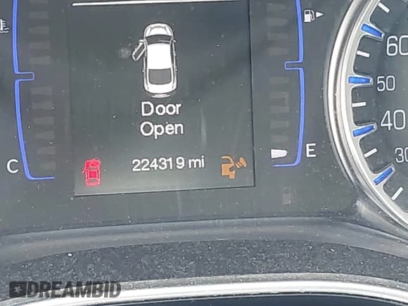 ✅ 2015 Chrysler 200 Limited • VIN: 1C3CCCAB8FN670305 • Lot: 42574164. Listed on IAAI with 224,319 mi. Free auction sales archive from the USA and detailed vehicle history report at DreamBid. Image 12.