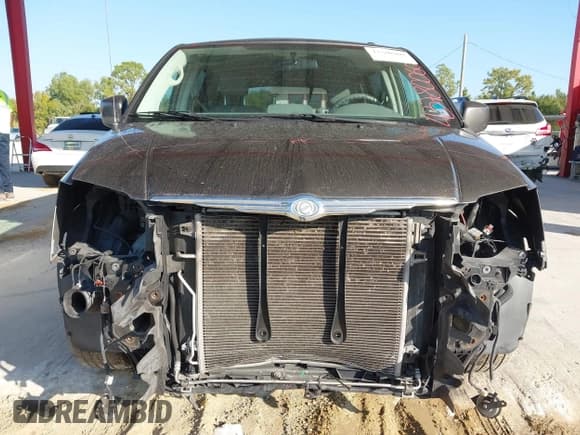 ✅ 2010 Chrysler Town & Country Touring • VIN: 2A4RR5D12AR226507 • Lot: 43780060. Listed on IAAI with 143,329 mi. Free auction sales archive from the USA and detailed vehicle history report at DreamBid. Image 13.