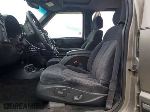 2001 Chevrolet Blazer LT с VIN 1GNDT13W812158646, выставлен на аукционе Copart как лот 73664804 с пробегом 182 735 миль миль и Списание • Salvage title. История ставок и продаж доступна на DreamBid. Изображение 7.