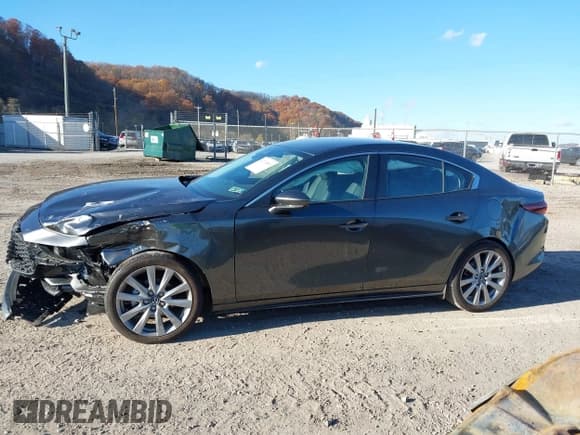✅ 2023 Mazda 3 S Select • VIN: 3MZBPABM0PM374140 • Lot: 43705599. Wystawiony na IAAI z przebiegiem 6 578 mil. Bezpłatny archiwum sprzedaży aukcyjnych z USA i szczegółowy raport historii pojazdu na DreamBid. Zdjęcie 14.