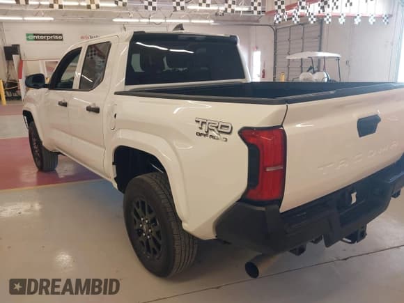 ✅ 2024 Toyota Tacoma SR • VIN: 3TYKD5HN0RT016711 • Лот: 42805573. Опубликован ранее на IAAI с пробегом 4 493 миль. Бесплатный доступ к архиву аукционных продаж из США и подробный отчёт об истории автомобиля на DreamBid. Изображение 3.