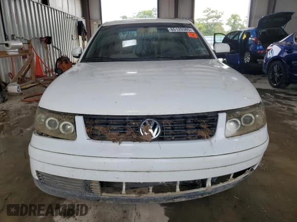 ✅ 2000 Volkswagen Passat • VIN: WVWUH23B7YE334348 • Lot: 65120385. Wystawiony na Copart z przebiegiem Nie podano. Bezpłatny archiwum sprzedaży aukcyjnych z USA i szczegółowy raport historii pojazdu na DreamBid. Zdjęcie 5.