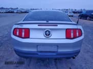 ✅ 2010 Ford Mustang V6 • VIN: 1ZVBP8AN1A5152352 • Лот: 95346955. Опубликован ранее на Copart с пробегом 108 619 миль. Бесплатный доступ к архиву аукционных продаж из США и подробный отчёт об истории автомобиля на DreamBid. Изображение 6.