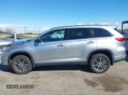 ✅ 2019 Toyota Highlander Hybrid XLE • VIN: 5TDJGRFH3KS070920 • Лот: 41798655. Опубликован ранее на IAAI с пробегом 54 166 миль. Бесплатный доступ к архиву аукционных продаж из США и подробный отчёт об истории автомобиля на DreamBid. Изображение 15.
