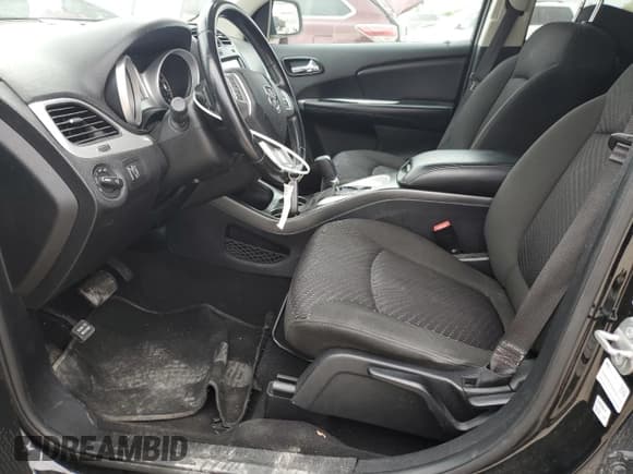 ✅ 2019 Dodge Journey SE • VIN: 3C4PDCBBXKT867009 • Lot: 70303325. Wystawiony na Copart z przebiegiem 87 815 mil. Bezpłatny archiwum sprzedaży aukcyjnych z USA i szczegółowy raport historii pojazdu na DreamBid. Zdjęcie 7.