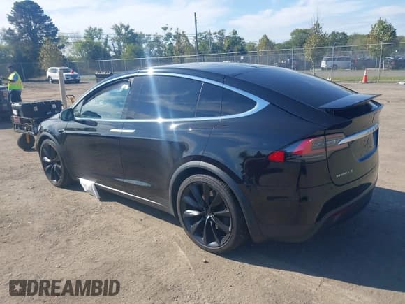 ✅ 2018 Tesla Model X 75D • VIN: 5YJXCBE27JF101499 • Лот: 43330567. Опубликован ранее на IAAI с пробегом 47 434 миль. Бесплатный доступ к архиву аукционных продаж из США и подробный отчёт об истории автомобиля на DreamBid. Изображение 3.