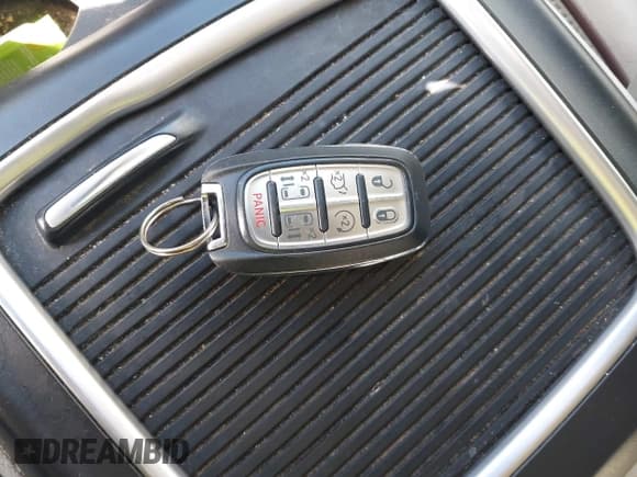 ✅ 2018 Chrysler Pacifica Limited • VIN: 2C4RC1GG4JR106594 • Lot: 43415374. Wystawiony na IAAI z przebiegiem 134 132 mil. Bezpłatny archiwum sprzedaży aukcyjnych z USA i szczegółowy raport historii pojazdu na DreamBid. Zdjęcie 11.