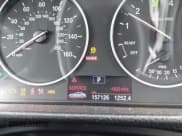 ✅ 2013 BMW 3 Series 328i • VIN: WBA3C1G50DNR45449 • Lot: 42652228. Wystawiony na IAAI z przebiegiem 157 126 mil. Bezpłatny archiwum sprzedaży aukcyjnych z USA i szczegółowy raport historii pojazdu na DreamBid. Zdjęcie 15.