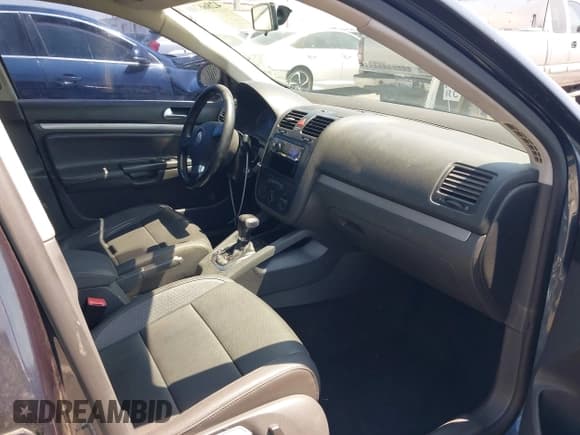✅ 2009 Volkswagen Jetta SE • VIN: 3VWRZ71K79M121346 • Lot: 42866740. Listed on IAAI with 182,721 mi. Free auction sales archive from the USA and detailed vehicle history report at DreamBid. Image 5.