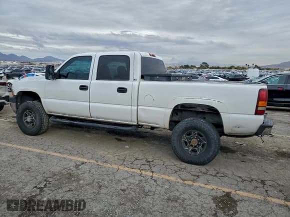 ✅ 2001 Chevrolet Silverado 2500HD LS • VIN: 1GCHK23U61F136848 • Lot: 92687445. Wystawiony na Copart z przebiegiem 252 847 mil. Bezpłatny archiwum sprzedaży aukcyjnych z USA i szczegółowy raport historii pojazdu na DreamBid. Zdjęcie 2.
