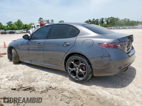 ✅ 2024 Alfa Romeo Giulia Veloce • VIN: ZARFAMBN1R7681805 • Lot: 54937845. Wystawiony na Copart z przebiegiem 15 083 mil. Bezpłatny archiwum sprzedaży aukcyjnych z USA i szczegółowy raport historii pojazdu na DreamBid. Zdjęcie 2.