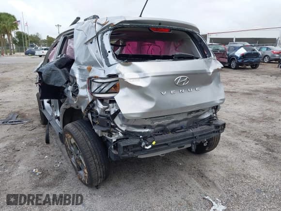 ✅ 2024 Hyundai Venue SEL • VIN: KMHRC8A39RU299110 • Lot: 40705347. Listed on IAAI with 16,802 mi. Free auction sales archive from the USA and detailed vehicle history report at DreamBid. Image 16.