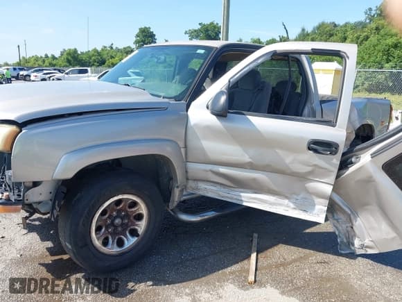 ✅ 2006 Chevrolet Silverado 1500 LT1 • VIN: 1GCEK19BX6Z197158 • Lot: 42828488. Listed on IAAI with 299,605 mi. Free auction sales archive from the USA and detailed vehicle history report at DreamBid. Image 6.