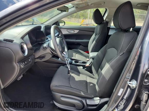 ✅ 2024 Kia Forte LXS • VIN: 3KPF24AD1RE803353 • Lot: 87362115. Wystawiony na Copart z przebiegiem 5 766 mil. Bezpłatny archiwum sprzedaży aukcyjnych z USA i szczegółowy raport historii pojazdu na DreamBid. Zdjęcie 7.