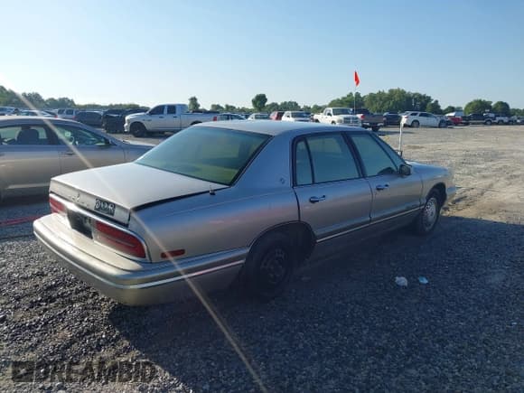 ✅ 1996 Buick Park Avenue • VIN: 1G4CW52K4TH608631 • Лот: 42715515. Опубликован ранее на IAAI с пробегом 264 703 миль. Бесплатный доступ к архиву аукционных продаж из США и подробный отчёт об истории автомобиля на DreamBid. Изображение 4.