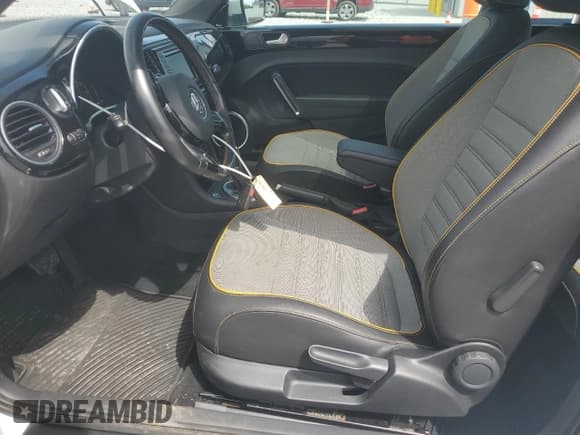 ✅ 2016 Volkswagen Beetle Dune • VIN: 3VWS17AT7GM621747 • Лот: 67525035. Опубликован ранее на Copart с пробегом 94 524 миль. Бесплатный доступ к архиву аукционных продаж из США и подробный отчёт об истории автомобиля на DreamBid. Изображение 7.