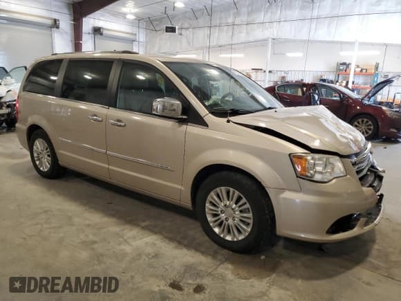 ✅ 2014 Chrysler Town & Country Limited • VIN: 2C4RC1GGXER475062 • Lot: 91786745. Wystawiony na Copart z przebiegiem 132 277 mil. Bezpłatny archiwum sprzedaży aukcyjnych z USA i szczegółowy raport historii pojazdu na DreamBid. Zdjęcie 4.