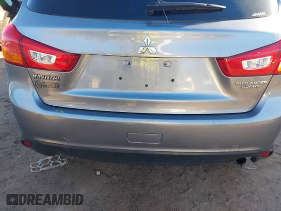 2014 Mitsubishi Outlander ES z VIN 4A4AR3AU0EE022662, wystawiony jako IAAI lot #43609130 z przebiegiem 150 486 mil mil oraz . Historia ofert i sprzedaży dostępna na DreamBid. Obrazek 6.