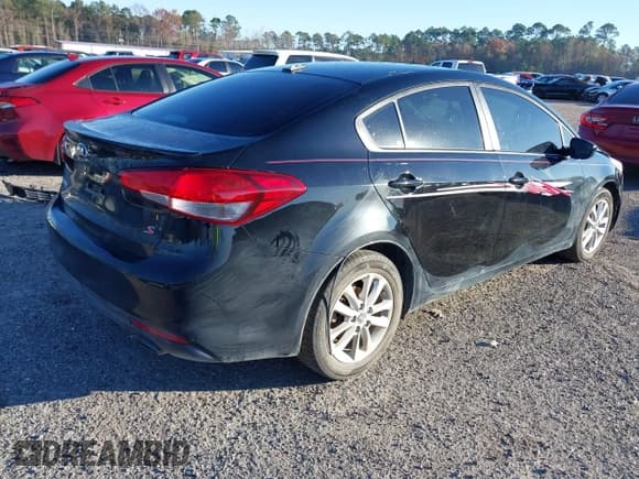 ✅ 2017 Kia Forte LX • VIN: 3KPFL4A75HE104426 • Lot: 38188004. Wystawiony na IAAI z przebiegiem 152 206 mil. Bezpłatny archiwum sprzedaży aukcyjnych z USA i szczegółowy raport historii pojazdu na DreamBid. Zdjęcie 4.