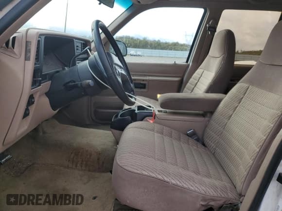 ✅ 1994 Ford Explorer Eddie Bauer • VIN: 1FMDU34X1RUE61210 • Lot: 81117024. Wystawiony na Copart z przebiegiem 274 301 mil. Bezpłatny archiwum sprzedaży aukcyjnych z USA i szczegółowy raport historii pojazdu na DreamBid. Zdjęcie 7.