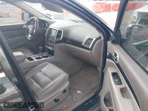 ✅ 2011 Jeep Grand Cherokee Laredo • VIN: 1J4RS4GGXBC615629 • Лот: 43775575. Опубликован ранее на IAAI с пробегом 252 087 миль. Бесплатный доступ к архиву аукционных продаж из США и подробный отчёт об истории автомобиля на DreamBid. Изображение 5.