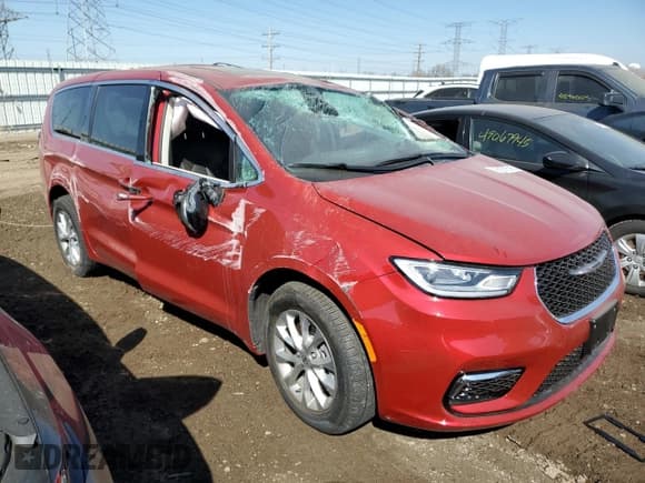 ✅ 2024 Chrysler Pacifica Touring L • VIN: 2C4RC3BG1RR203525 • Lot: 49067595. Wystawiony na Copart z przebiegiem 2 583 mil. Bezpłatny archiwum sprzedaży aukcyjnych z USA i szczegółowy raport historii pojazdu na DreamBid. Zdjęcie 4.