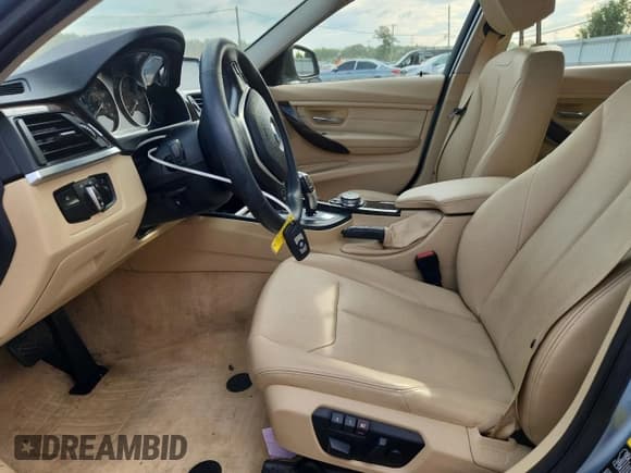 ✅ 2015 BMW 3 Series 328i xDrive • VIN: WBA3B5G59FNS17643 • Lot: 65090235. Wystawiony na Copart z przebiegiem 101 658 mil. Bezpłatny archiwum sprzedaży aukcyjnych z USA i szczegółowy raport historii pojazdu na DreamBid. Zdjęcie 7.