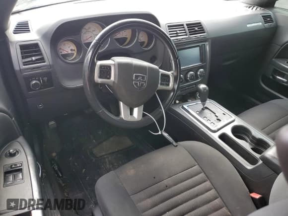 ✅ 2012 Dodge Challenger SXT • VIN: 2C3CDYAG2CH174071 • Lot: 54718624. Wystawiony na Copart z przebiegiem 180 155 mil. Bezpłatny archiwum sprzedaży aukcyjnych z USA i szczegółowy raport historii pojazdu na DreamBid. Zdjęcie 8.