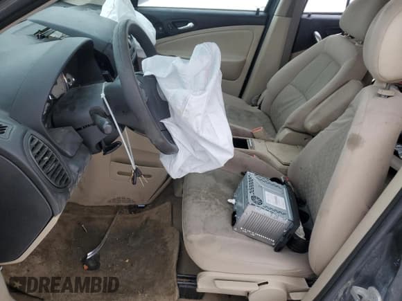 ✅ 2006 Saturn VUE • VIN: 5GZCZ33D76S869614 • Lot: 46039245. Wystawiony na Copart z przebiegiem Nie podano. Bezpłatny archiwum sprzedaży aukcyjnych z USA i szczegółowy raport historii pojazdu na DreamBid. Zdjęcie 7.