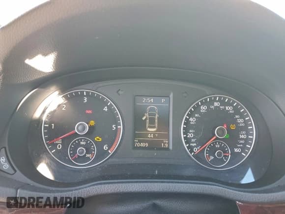 ✅ 2014 Volkswagen Passat SE • VIN: 1VWBN7A30EC058902 • Lot: 95322875. Listed on Copart with 70,409 mi. Free auction sales archive from the USA and detailed vehicle history report at DreamBid. Image 9.