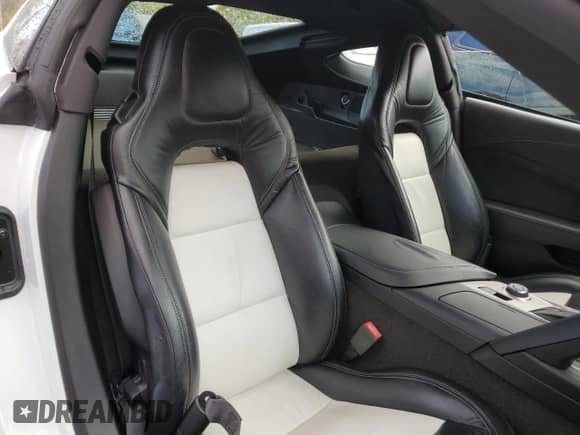 2018 Chevrolet Corvette 1LT z VIN 1G1YB2D71J5103523, wystawiony jako Copart lot #89469425 z przebiegiem 25 435 mil mil oraz Szkoda całkowita • Salvage title. Historia ofert i sprzedaży dostępna na DreamBid. Obrazek 10.