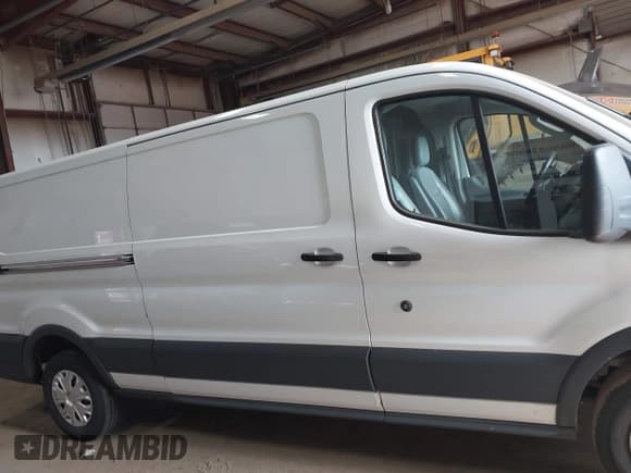 ✅ 2018 Ford Transit • VIN: 1FTYR2YM9JKA09684 • Lot: 41713012. Wystawiony na IAAI z przebiegiem 130 310 mil. Bezpłatny archiwum sprzedaży aukcyjnych z USA i szczegółowy raport historii pojazdu na DreamBid. Zdjęcie 13.