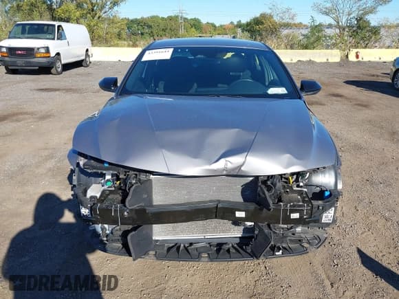 ✅ 2025 Hyundai Elantra SEL Sport • VIN: KMHLM4DG0SU882455 • Lot: 43391644. Listed on IAAI with 8,201 mi. Free auction sales archive from the USA and detailed vehicle history report at DreamBid. Image 12.