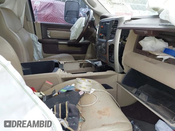 ✅ 2018 Ram 2500 Laramie • VIN: 3C6UR5FLXJG420990 • Lot: 42069972. Listed on IAAI with Not provided. Free auction sales archive from the USA and detailed vehicle history report at DreamBid. Image 5.