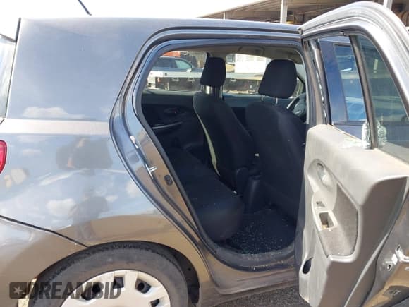 ✅ 2013 Scion xD • VIN: JTKKUPB44D1034392 • Lot: 43131588. Wystawiony na IAAI z przebiegiem 107 721 mil. Bezpłatny archiwum sprzedaży aukcyjnych z USA i szczegółowy raport historii pojazdu na DreamBid. Zdjęcie 8.