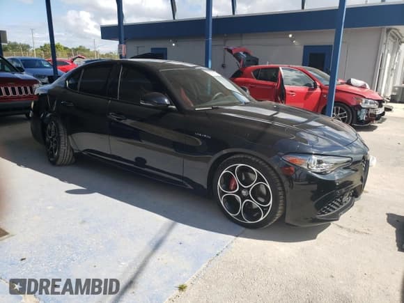 ✅ 2022 Alfa Romeo Giulia Veloce • VIN: ZARFAMBN6N7664850 • Lot: 89450955. Listed on Copart with 26,016 mi. Free auction sales archive from the USA and detailed vehicle history report at DreamBid. Image 4.
