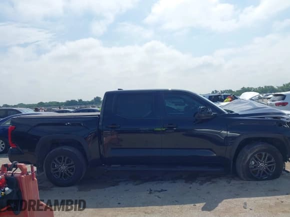 ✅ 2024 Toyota Tundra SR5 • VIN: 5TFLA5AB2RX034534 • Лот: 42381432. Опубликован ранее на IAAI с пробегом 16 639 миль. Бесплатный доступ к архиву аукционных продаж из США и подробный отчёт об истории автомобиля на DreamBid. Изображение 13.