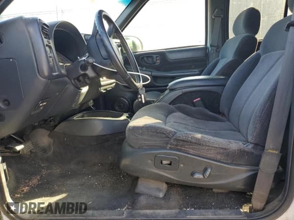 ✅ 2001 Chevrolet Blazer LS • VIN: 1GNDT13W312190971 • Lot: 92645445. Listed on Copart with 154,083 mi. Free auction sales archive from the USA and detailed vehicle history report at DreamBid. Image 7.