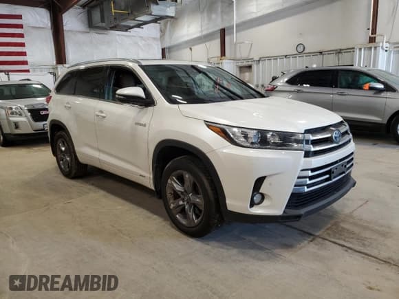 ✅ 2018 Toyota Highlander Hybrid Limited • VIN: 5TDDGRFH8JS039822 • Lot: 61665095. Listed on Copart with 101,060 mi. Free auction sales archive from the USA and detailed vehicle history report at DreamBid. Image 4.