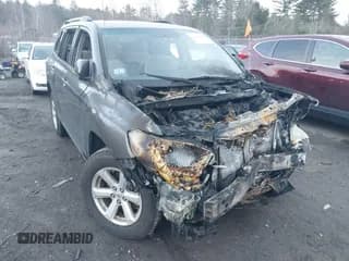 ✅ 2009 Toyota Highlander • VIN: JTEES41A392133430 • Lot: 43800940. Wystawiony na IAAI z przebiegiem 151 247 mil. Bezpłatny archiwum sprzedaży aukcyjnych z USA i szczegółowy raport historii pojazdu na DreamBid. Zdjęcie 1.