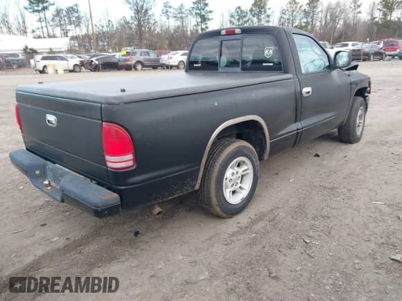2000 Dodge Dakota with VIN 1B7FL26X8YS606213, listed as a IAAI auction lot 41371391 with 147,911 mi miles and . Bid and sale history available at DreamBid. Image 4.