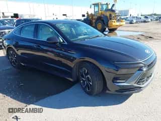 2024 Hyundai Sonata SEL z VIN KMHL64JA7RA368379, wystawiony jako IAAI lot #43572963 z przebiegiem 46 712 mil mil oraz . Historia ofert i sprzedaży dostępna na DreamBid. Obrazek 1.