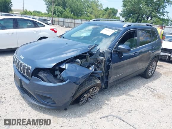 ✅ 2020 Jeep Cherokee Latitude Plus • VIN: 1C4PJMLB7LD579808 • Lot: 42688275. Wystawiony na IAAI z przebiegiem 46 189 mil. Bezpłatny archiwum sprzedaży aukcyjnych z USA i szczegółowy raport historii pojazdu na DreamBid. Zdjęcie 2.