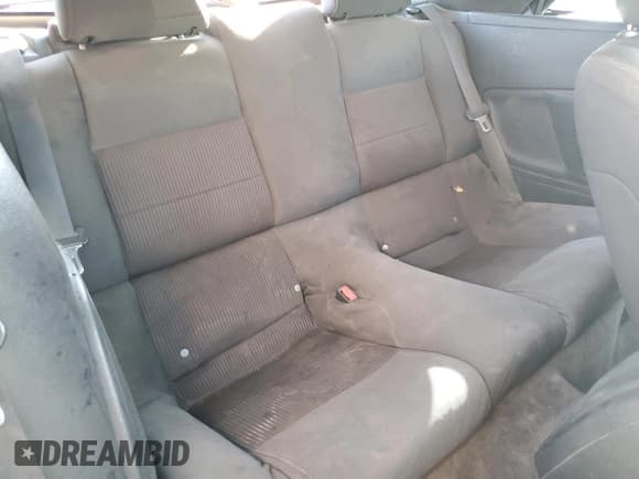 ✅ 2013 Ford Mustang V6 • VIN: 1ZVBP8EM0D5214040 • Lot: 80585445. Wystawiony na Copart z przebiegiem 139 015 mil. Bezpłatny archiwum sprzedaży aukcyjnych z USA i szczegółowy raport historii pojazdu na DreamBid. Zdjęcie 10.